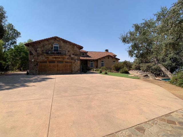 1445 Terracita Ln, Alpine CA: https://media.crmls.org/mediaz/67521d01-f09e-42d2-ad5b-691451657a5a.jpg