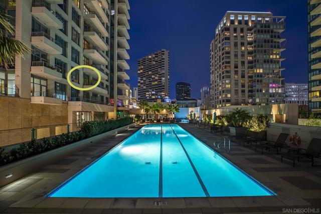 550 Front St, San Diego CA: https://media.crmls.org/mediaz/6752ebf0-1c2f-4fcf-80af-79d9387a912e.jpg