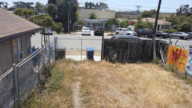 1217 Harding Ave, National City CA: https://media.crmls.org/mediaz/67530132-9ad0-48f8-84e6-06c71f60a83a.jpg