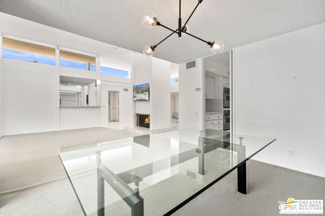 2723 S Kings Road, Palm Springs CA: https://media.crmls.org/mediaz/67532d58-20cf-4ef2-a85b-f550b8014428.jpg