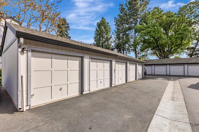 188 Sunwood Meadows Pl, San Jose CA: https://media.crmls.org/mediaz/6753348b-3dd4-456b-8ffa-e4f20ff6376e.jpg