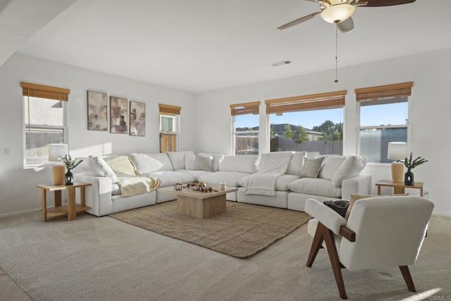 Detail Gallery Image 4 of 49 For 1418 Oakpoint Ave, Chula Vista,  CA 91913 - 5 Beds | 3 Baths