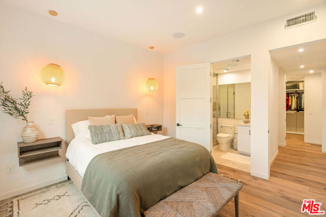 1333 Beverly Green Drive, Los Angeles CA: https://media.crmls.org/mediaz/67540e4e-2bf8-47b0-b7e6-11ff3e30c2c8.jpg
