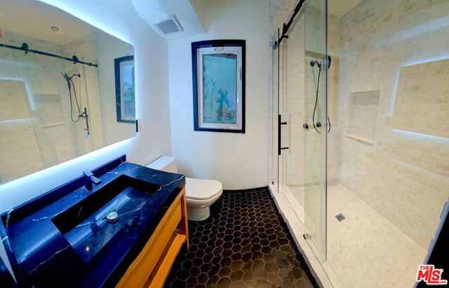 1782 Viewmont Drive, Los Angeles CA: https://media.crmls.org/mediaz/67541551-a869-4f24-a932-9adf83a7dfa2.jpg
