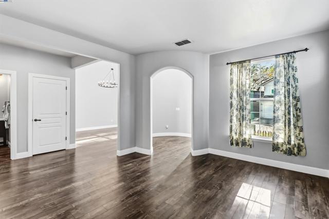 5512 Sagehen Ct, Loomis CA: https://media.crmls.org/mediaz/6754c16f-426c-4afc-b82a-5c66e934675c.jpg