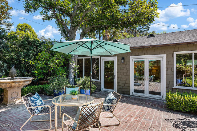 782 S Arroyo Boulevard, Pasadena CA: https://media.crmls.org/mediaz/6755c9eb-5c19-4b74-a35e-714a638eca7b.jpg