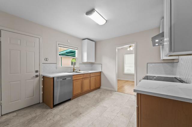 636 W 25th Street, Merced CA: https://media.crmls.org/mediaz/67564cfc-2a2a-4379-aab0-a968be5bef1a.jpg