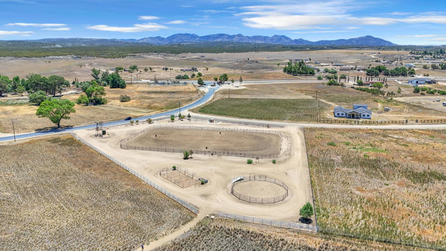 41265 Lakeshore Boulevard, Aguanga CA: https://media.crmls.org/mediaz/67565358-4978-4403-b001-988e709ecca9.jpg