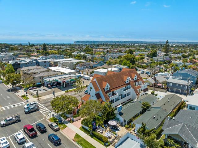 374 Orange Avenue, Coronado CA: https://media.crmls.org/mediaz/67570bbe-b93b-4f0b-b03b-843f44663560.jpg