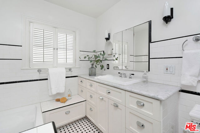 2004 Vine Street, Los Angeles CA: https://media.crmls.org/mediaz/67573f2e-9ffd-4083-b549-464c7b22e0aa.jpg