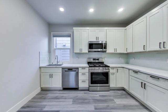 811 Oak Street, San Francisco CA: https://media.crmls.org/mediaz/675779c2-a41a-408d-8786-89817ee5fe64.jpg