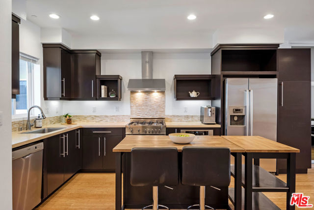 13045 Pacific Promenade, Playa Vista CA: https://media.crmls.org/mediaz/6757aeb9-1383-40db-9941-6af4de3d8cd8.jpg