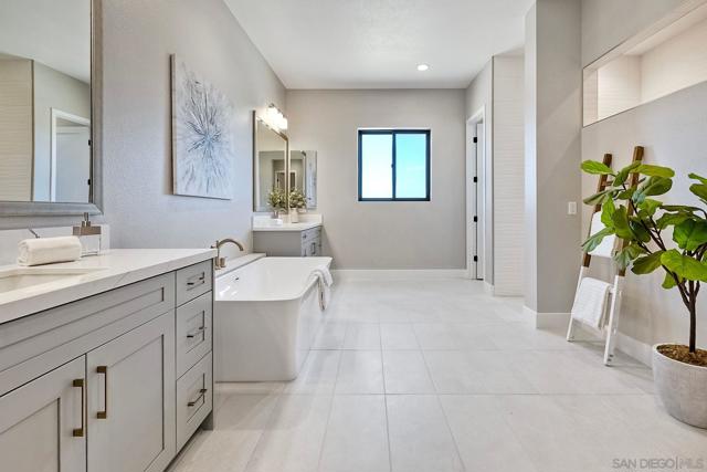 1648 Calle Catalina, Escondido CA: https://media.crmls.org/mediaz/67581760-69ea-4ab7-b1fd-1c4fd125d1af.jpg