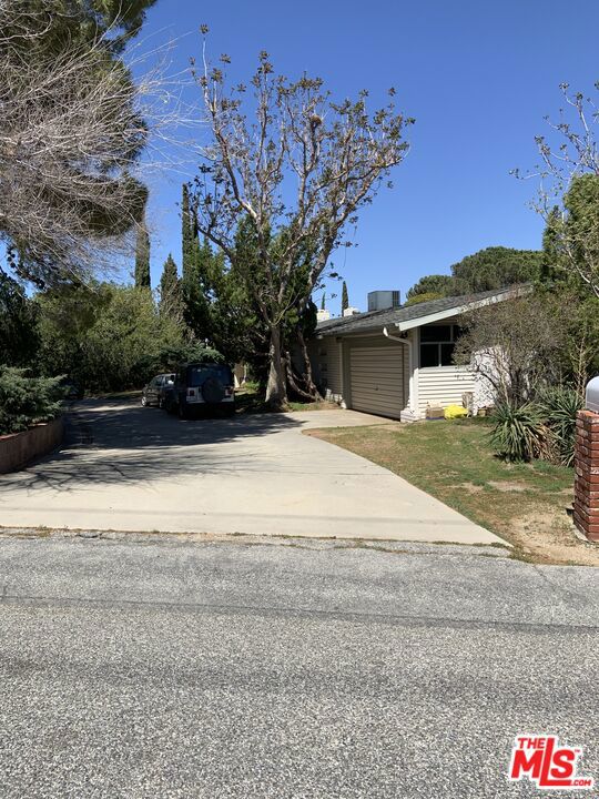 7229 Columbia Way, Lancaster CA: https://media.crmls.org/mediaz/67582106-ff86-4f3d-a00b-f2bf01d7eee5.jpg