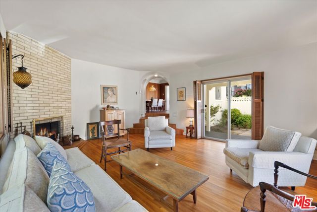 1903 Holmby Avenue, Los Angeles CA: https://media.crmls.org/mediaz/6758a415-5bf7-470e-8317-4ba23e53dbca.jpg