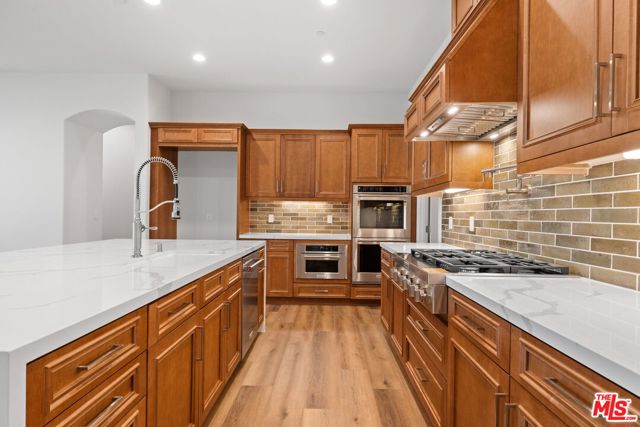 3719 Pathway Court, Bakersfield CA: https://media.crmls.org/mediaz/6758b172-f5ef-4b12-8a3e-8e6506aea371.jpg