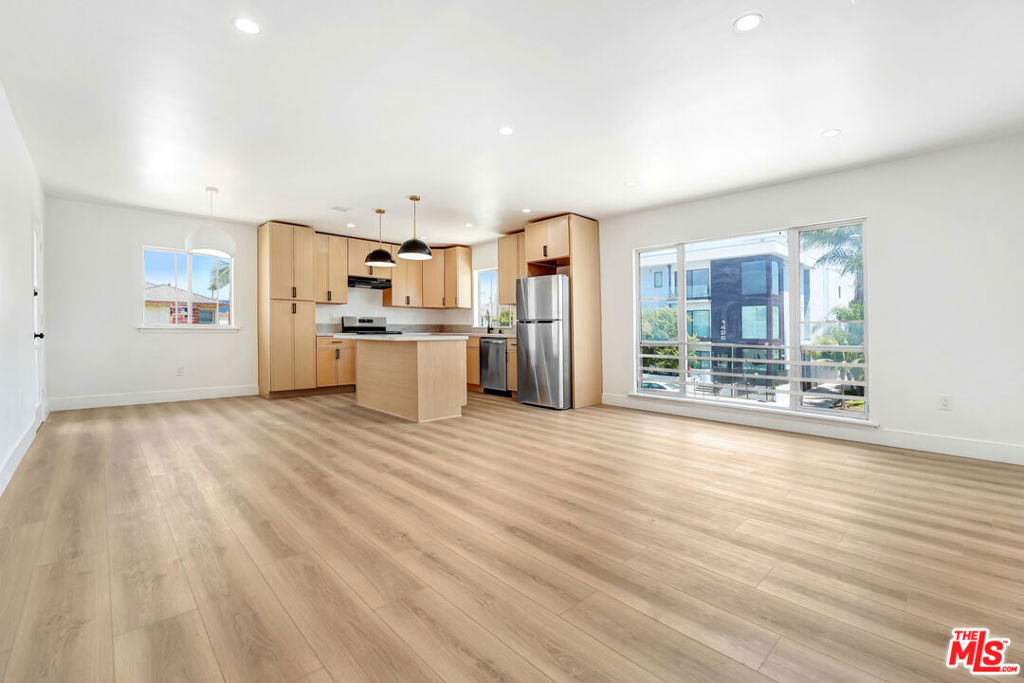 1435 S Hayworth Avenue #4
