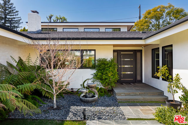 4961 Noeline Avenue, Encino CA: https://media.crmls.org/mediaz/67596ae2-8c3d-40fd-9577-442a5372f1a9.jpg