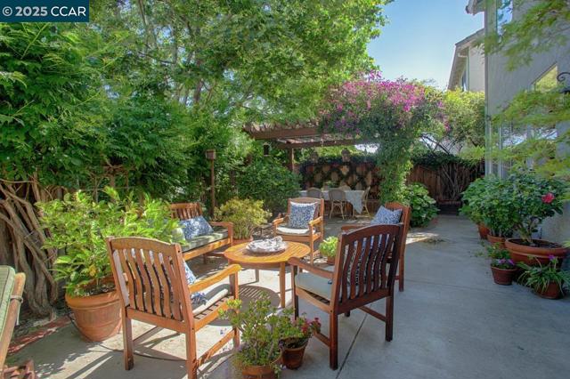 1409 Dumaine St, Concord CA: https://media.crmls.org/mediaz/675a2b07-a5f1-4a5e-b4b8-237ca318f96c.jpg