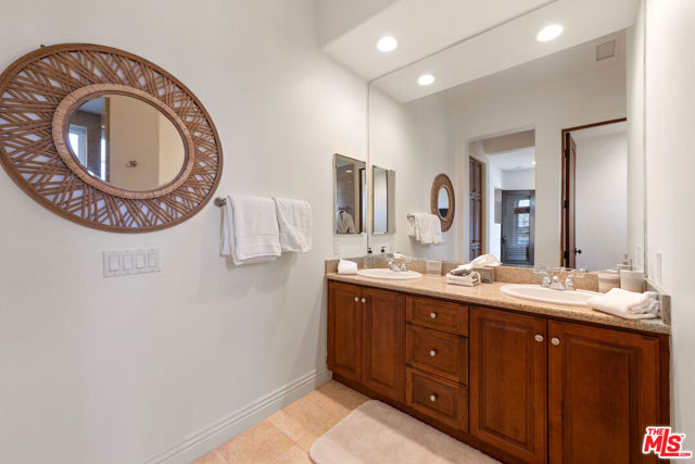 81945 Elynor Court, La Quinta CA: https://media.crmls.org/mediaz/675a2e67-7e4c-45c0-9c2a-57ecd29105d5.jpg