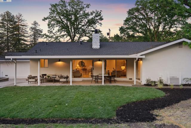 2129 Youngs Ct, Walnut Creek CA: https://media.crmls.org/mediaz/675b03f5-aff7-4c75-a322-881ab789fbc3.jpg