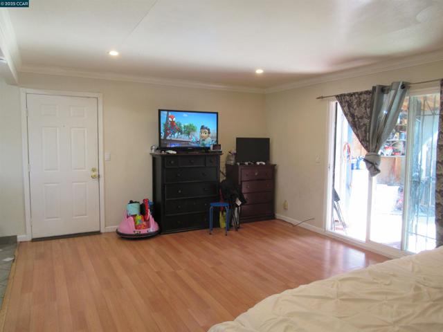 615 15Th St, Richmond CA: https://media.crmls.org/mediaz/675b8297-4b38-40e0-9b9d-80707a54ecb1.jpg