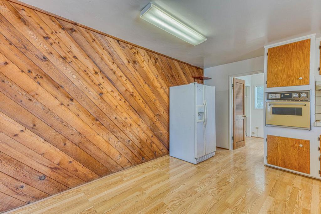 https://media.crmls.org/mediaz/675c072f-8dc4-46c9-9e6b-0f3e3e2fb8a0.jpg?preset=X-Large