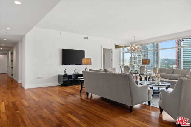 1 W Century Drive, Los Angeles CA: https://media.crmls.org/mediaz/675c273f-44bd-48cf-9855-c72e46cd644d.jpg