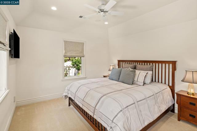 2540 Caballo Ranchero Dr, Diablo CA: https://media.crmls.org/mediaz/675c56e7-dd52-4e26-8e06-50585ed63b8e.jpg