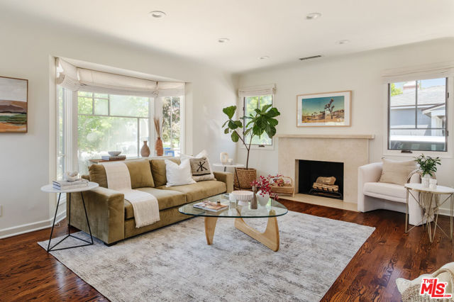 7920 Yorktown Avenue, Los Angeles CA: https://media.crmls.org/mediaz/675c7548-9108-41fb-b2ce-1f346eb907e9.jpg