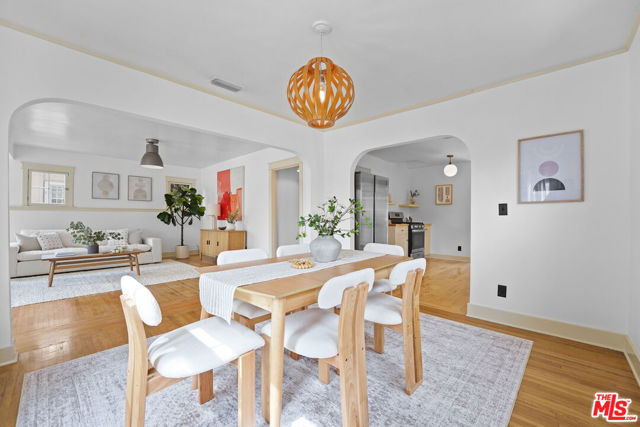 2843 Virginia Road, Los Angeles CA: https://media.crmls.org/mediaz/675c8b30-4f84-491e-8ca0-d7e891053e22.jpg
