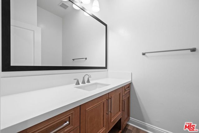 3719 Pathway Court, Bakersfield CA: https://media.crmls.org/mediaz/675d7d92-2cdc-49a8-8785-96e8ccead61a.jpg