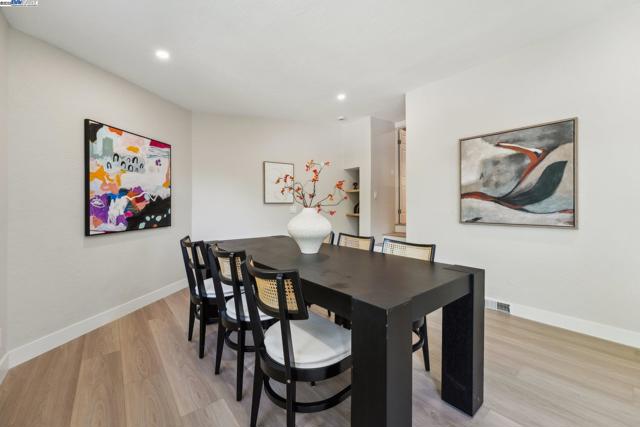 431 Alameda De Las Pulgas, Redwood City CA: https://media.crmls.org/mediaz/675d9101-e13d-4a43-be74-f6c0f968c767.jpg