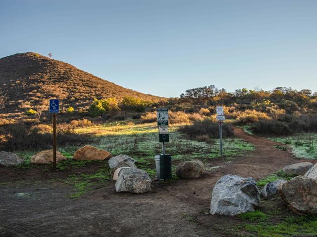 14027 Jamul Dr, Jamul CA: https://media.crmls.org/mediaz/675dbfd4-7e7e-4312-809a-e41510acb040.jpg