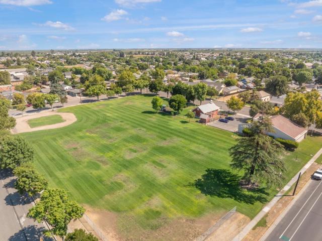 1511 W Tulare Avenue, Newman CA: https://media.crmls.org/mediaz/675e2110-aa4d-45b7-9758-85f9b5a9a2b3.jpg