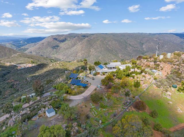 20385 Rancho Villa Rd, Ramona CA: https://media.crmls.org/mediaz/675ed4bd-2b28-4891-9dc3-b0e853fbdcec.jpg