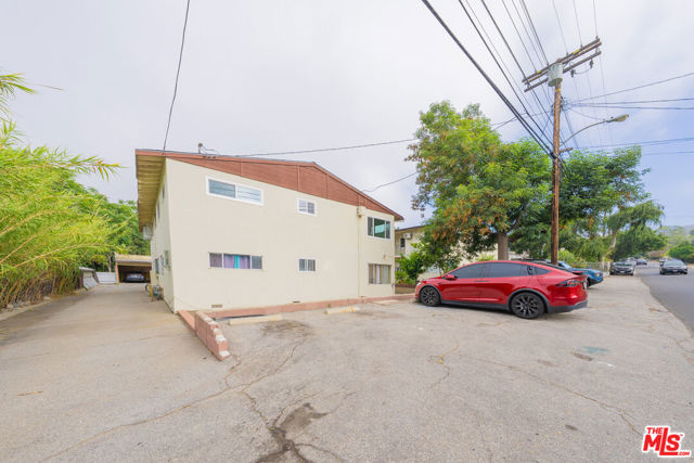 10039 Haines Canyon Avenue, Tujunga CA: https://media.crmls.org/mediaz/675ed910-1785-4f35-8169-d489f2bdbf04.jpg