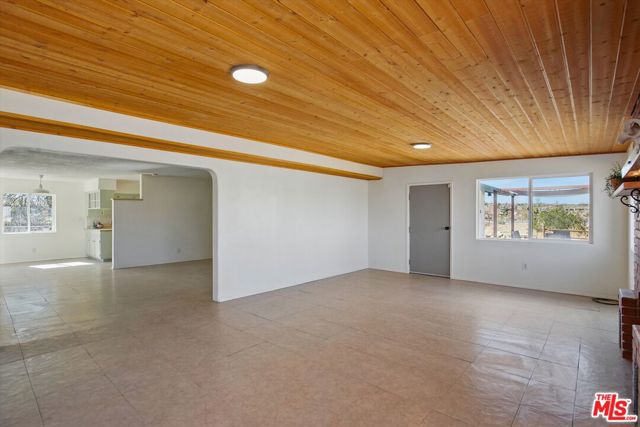 6391 Ruth Drive, Yucca Valley CA: https://media.crmls.org/mediaz/675f4087-94bb-48a2-a7a7-bc028c6ea2c8.jpg