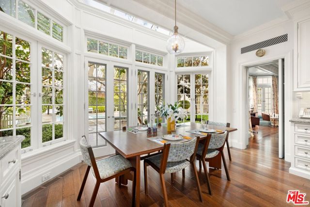 10301 Strathmore Drive, Los Angeles CA: https://media.crmls.org/mediaz/675f6a40-dae4-4e80-b2ab-71af4aa3a98b.jpg