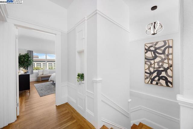 300 Somerset St, San Francisco CA: https://media.crmls.org/mediaz/675fb842-6866-4ae2-9ef9-de5584864a62.jpg