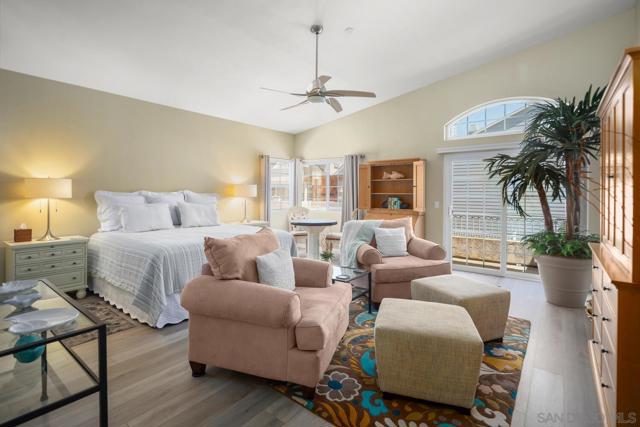 737 G Avenue, Coronado CA: https://media.crmls.org/mediaz/6760579d-2dc8-4bfc-b43b-7044e8453c85.jpg