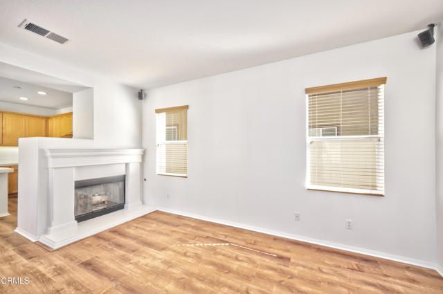 Detail Gallery Image 9 of 21 For 428 Lakeview Ct, Oxnard,  CA 93036 - 4 Beds | 3 Baths