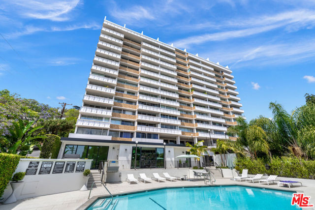 8787 Shoreham Drive, West Hollywood CA: https://media.crmls.org/mediaz/676112ae-b7f5-4ee6-9696-6639ee93eedd.jpg