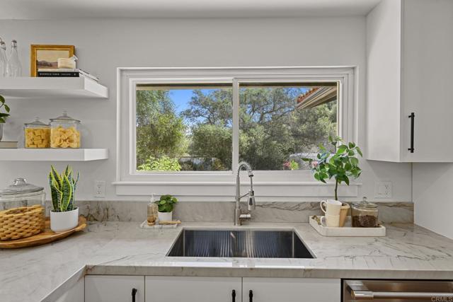 752 Quiet Place, Escondido CA: https://media.crmls.org/mediaz/676175eb-19c6-483f-aedb-9fb3b8714708.jpg