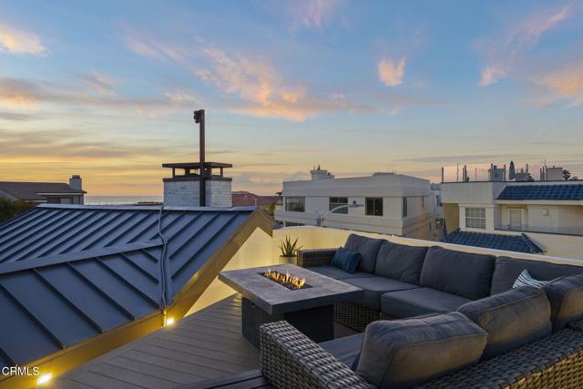 3256 Ocean Drive, Oxnard CA: https://media.crmls.org/mediaz/67618ebc-3aff-42d6-bcb2-fe000ede0680.jpg
