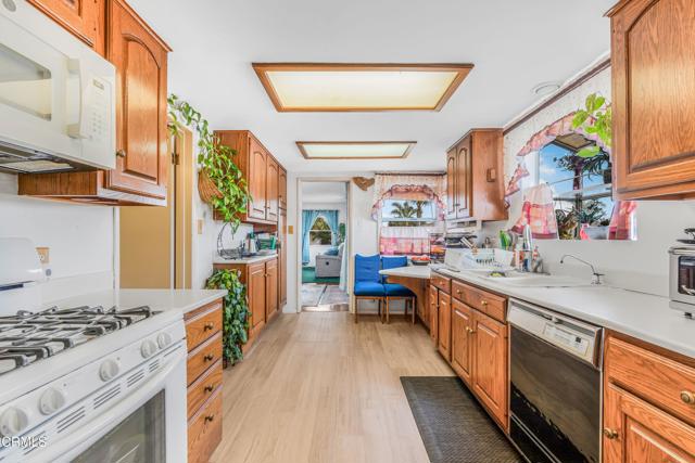 Detail Gallery Image 13 of 31 For 403 N L St, Oxnard,  CA 93030 - 3 Beds | 2 Baths