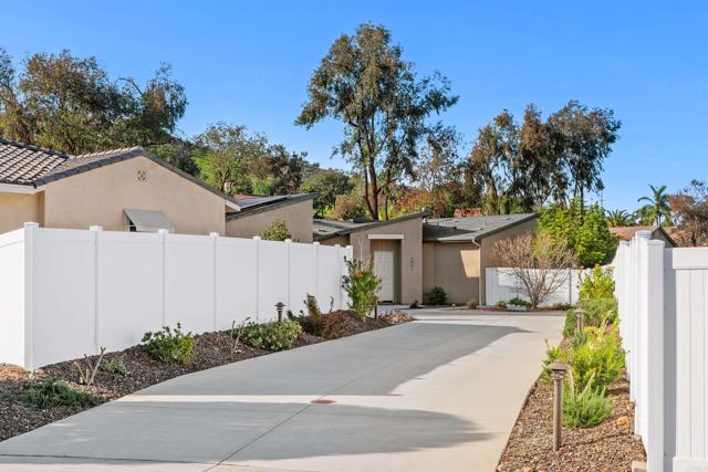 1941 Estancia Place, Escondido CA: https://media.crmls.org/mediaz/6761cd56-6aa5-4613-92c1-24b27643dd94.jpg