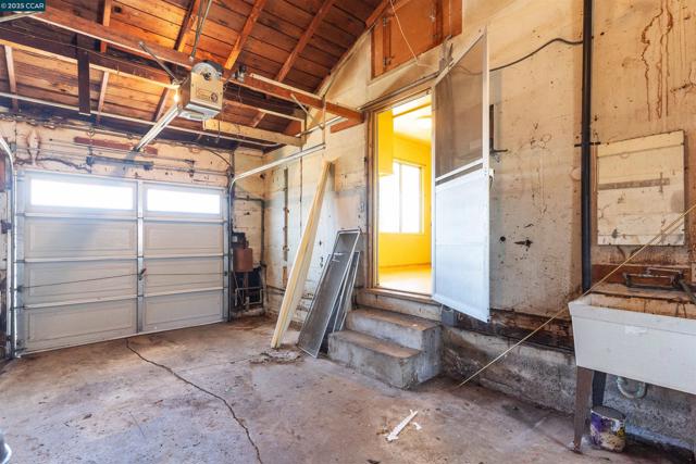 1406 Monterey St, Richmond CA: https://media.crmls.org/mediaz/67622da9-89f1-4355-8aa7-29b47a591e6a.jpg
