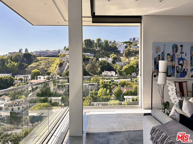 8804 Hollywood Boulevard, Los Angeles CA: https://media.crmls.org/mediaz/67629866-a525-4465-b9b9-31d705278fb8.jpg
