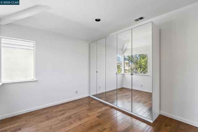 30300 Meridien Cir, Union City CA: https://media.crmls.org/mediaz/6762a7be-3873-4c18-9ac5-6005f9d81ba8.jpg